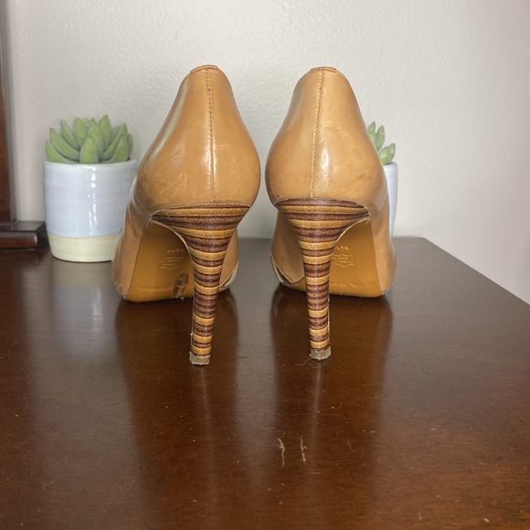 Via Spiga Camel Heels - Picture 3 of 7